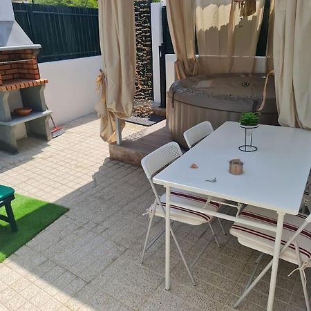 "Linda'S Guest House" Beach House With Private Patio & Hot Tub, 3 Min From The Beach Costa de Caparica Buitenkant foto