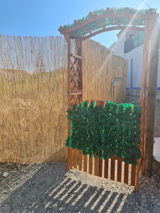 "Linda'S Guest House" Beach House With Private Patio & Hot Tub, 3 Min From The Beach Costa de Caparica Buitenkant foto