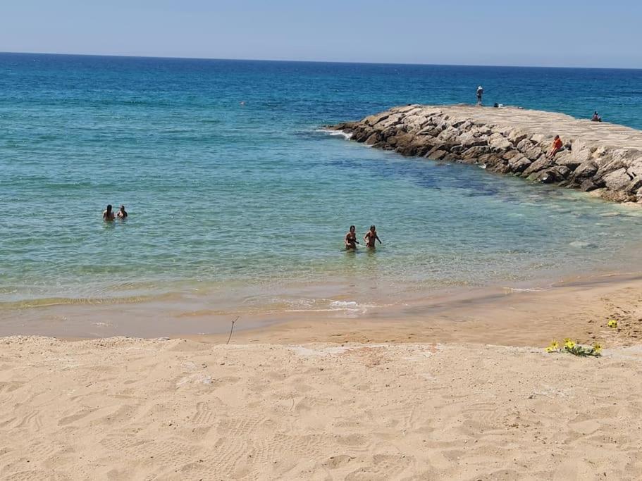 "Linda'S Guest House" Beach House With Private Patio & Hot Tub, 3 Min From The Beach Costa de Caparica Buitenkant foto