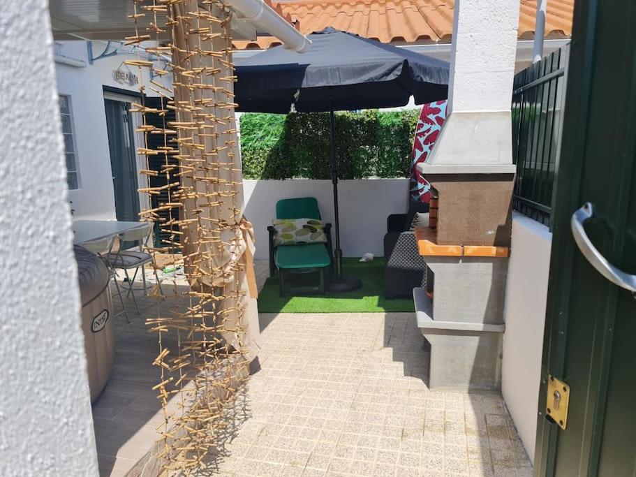 "Linda'S Guest House" Beach House With Private Patio & Hot Tub, 3 Min From The Beach Costa de Caparica Buitenkant foto