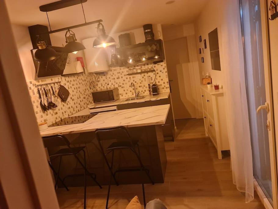 "Linda'S Guest House" Beach House With Private Patio & Hot Tub, 3 Min From The Beach Costa de Caparica Buitenkant foto