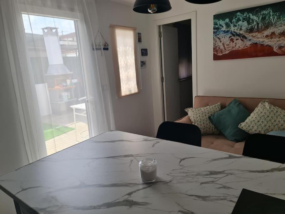 "Linda'S Guest House" Beach House With Private Patio & Hot Tub, 3 Min From The Beach Costa de Caparica Buitenkant foto