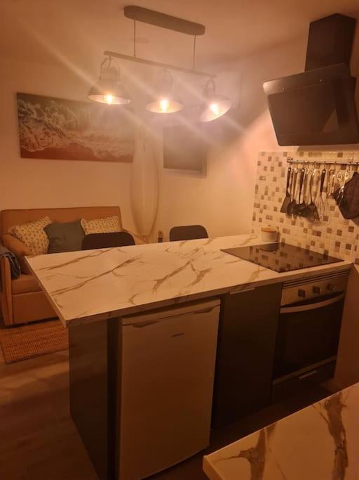 "Linda'S Guest House" Beach House With Private Patio & Hot Tub, 3 Min From The Beach Costa de Caparica Buitenkant foto
