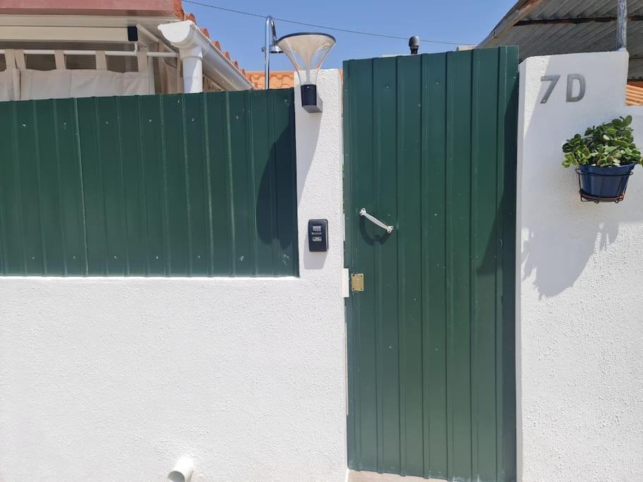 "Linda'S Guest House" Beach House With Private Patio & Hot Tub, 3 Min From The Beach Costa de Caparica Buitenkant foto